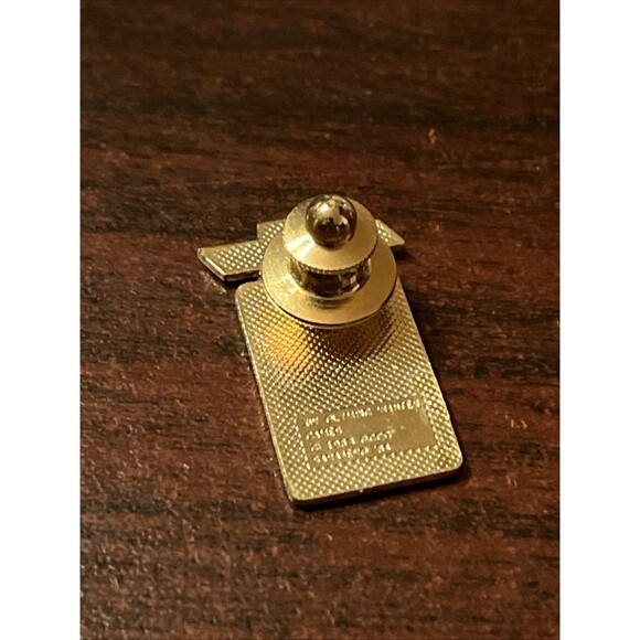 1984 Sarajevo Winter Olympics Chevrolet Sponsor Lapel Hat‎ Pin - Picture 3 of 3